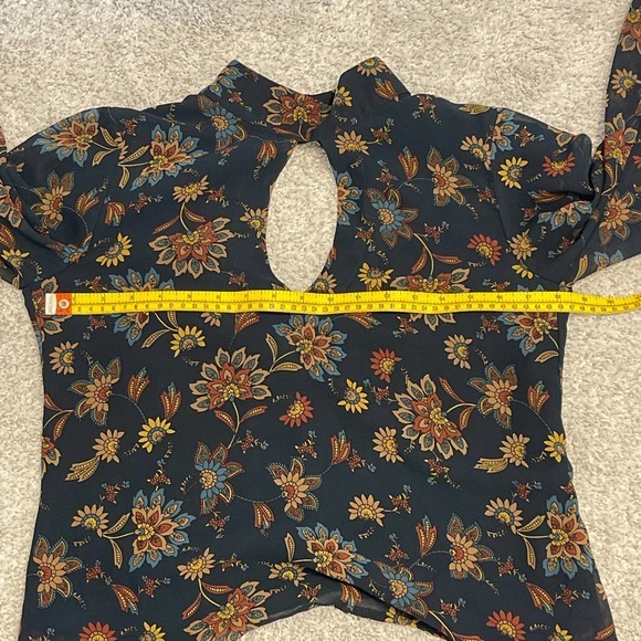 Karlie Navy Floral Print Long Sleeve Lined Open Back Blouse Medium - Picture 5 of 9